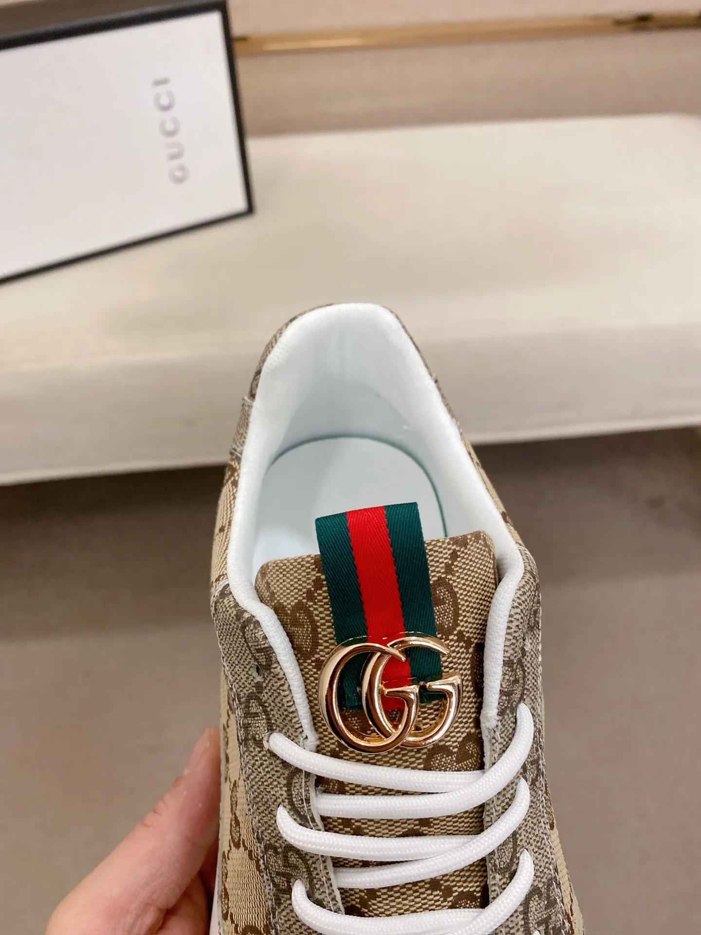 Men's shoes 💰 462💰The new GUCCI (Gucci) counters are launched simultaneously. The new men's shoes, 😘fabrics are selected from imported cowhide, and the lining is sheepskin lining. 👍🏿 High-end ☄️ air-cushion molded anti-slip rubber outsole, exquisite lines, simple and elegant, comfortable and high-end for leisure travel. Code number: 38 to 44 (45 can be customized and cannot be returned or exchanged)
